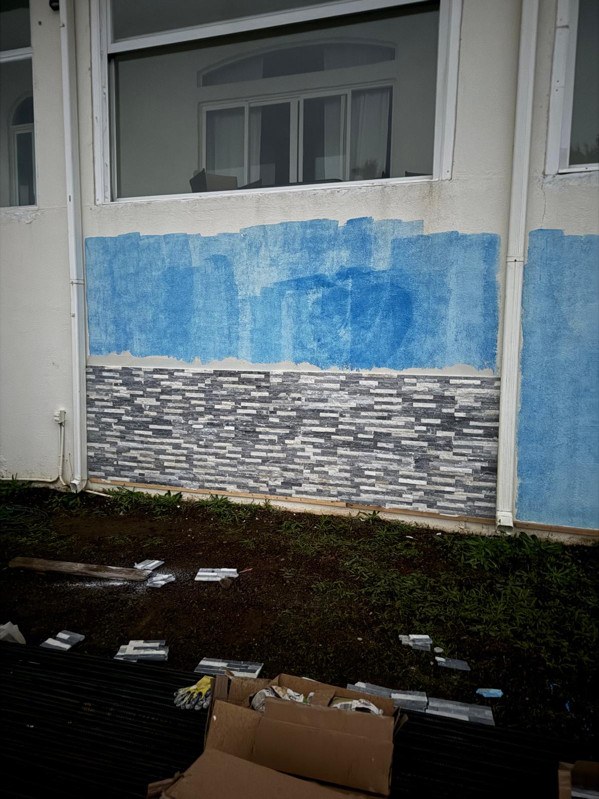 Stacked Stone Veneer Wainscot